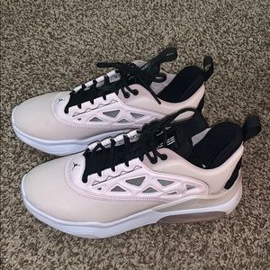 Size 7 Nike Women’s Jordan Air Max 200 XX